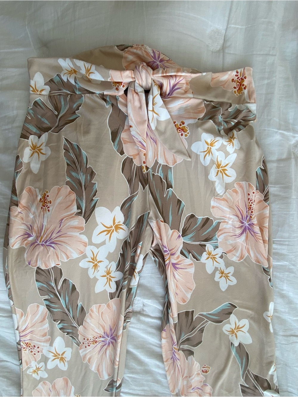 Forever 21 Beige Floral Wide-Leg pants